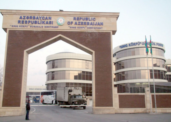 Gömrük nəzarətindən gizlədilən 40 kiloqram barıt aşkar edi